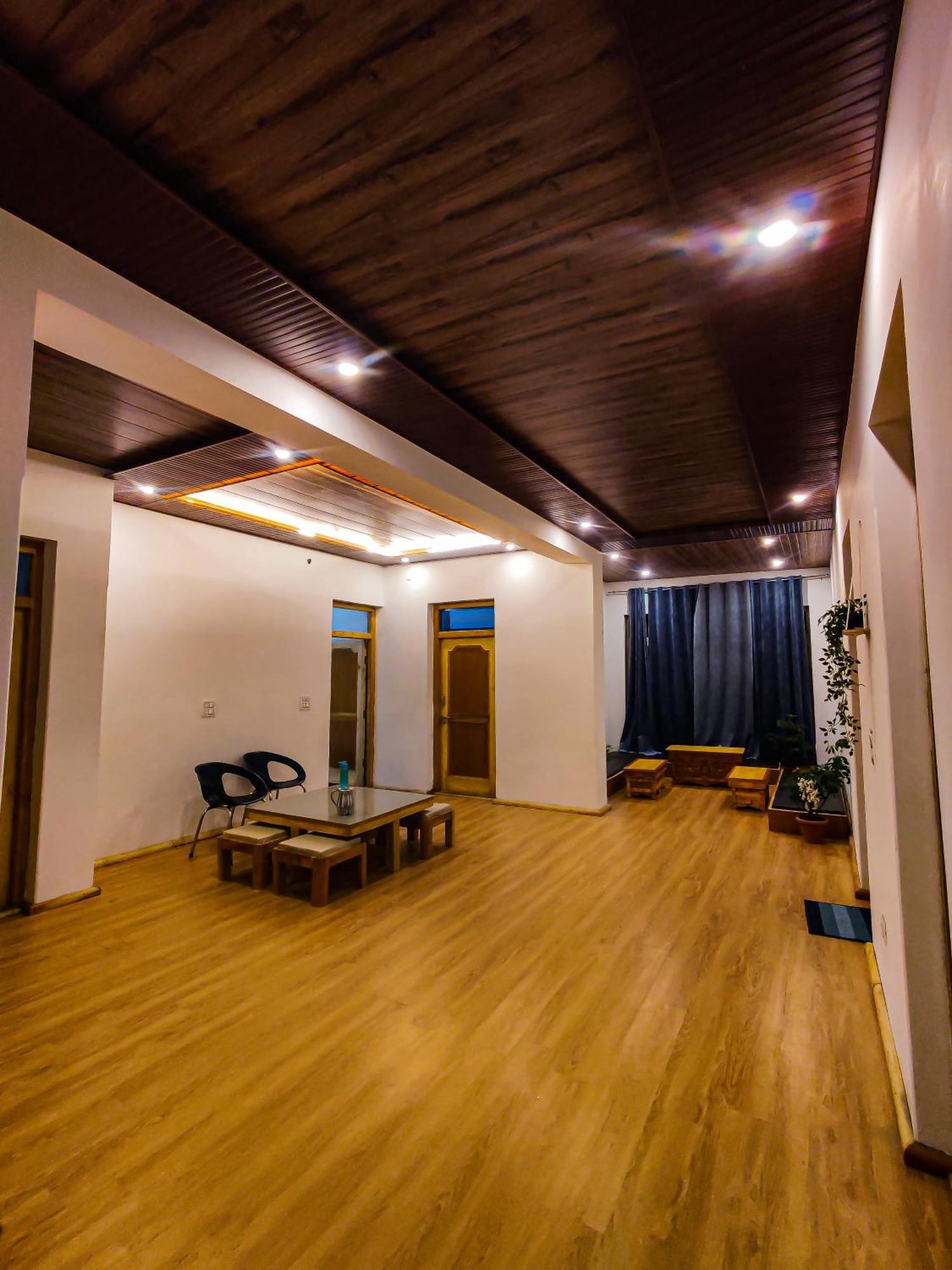 Traveller Nest Hotel Deskit Exterior foto