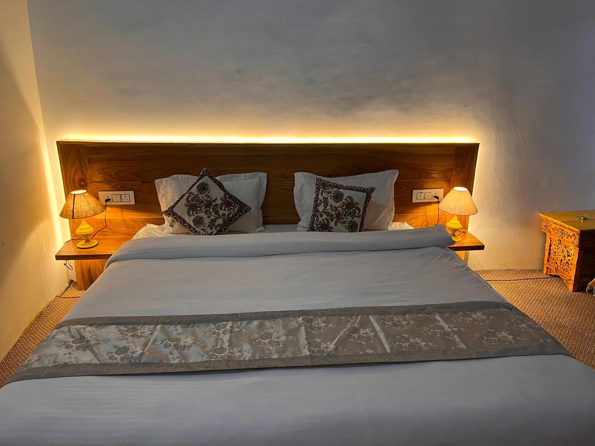 Traveller Nest Hotel Deskit Exterior foto